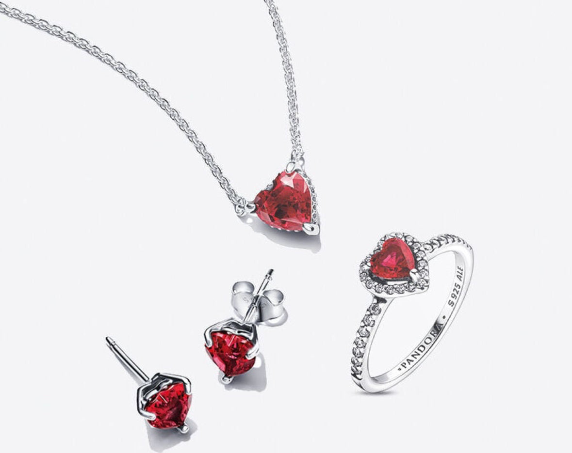 Aros corazones rojos