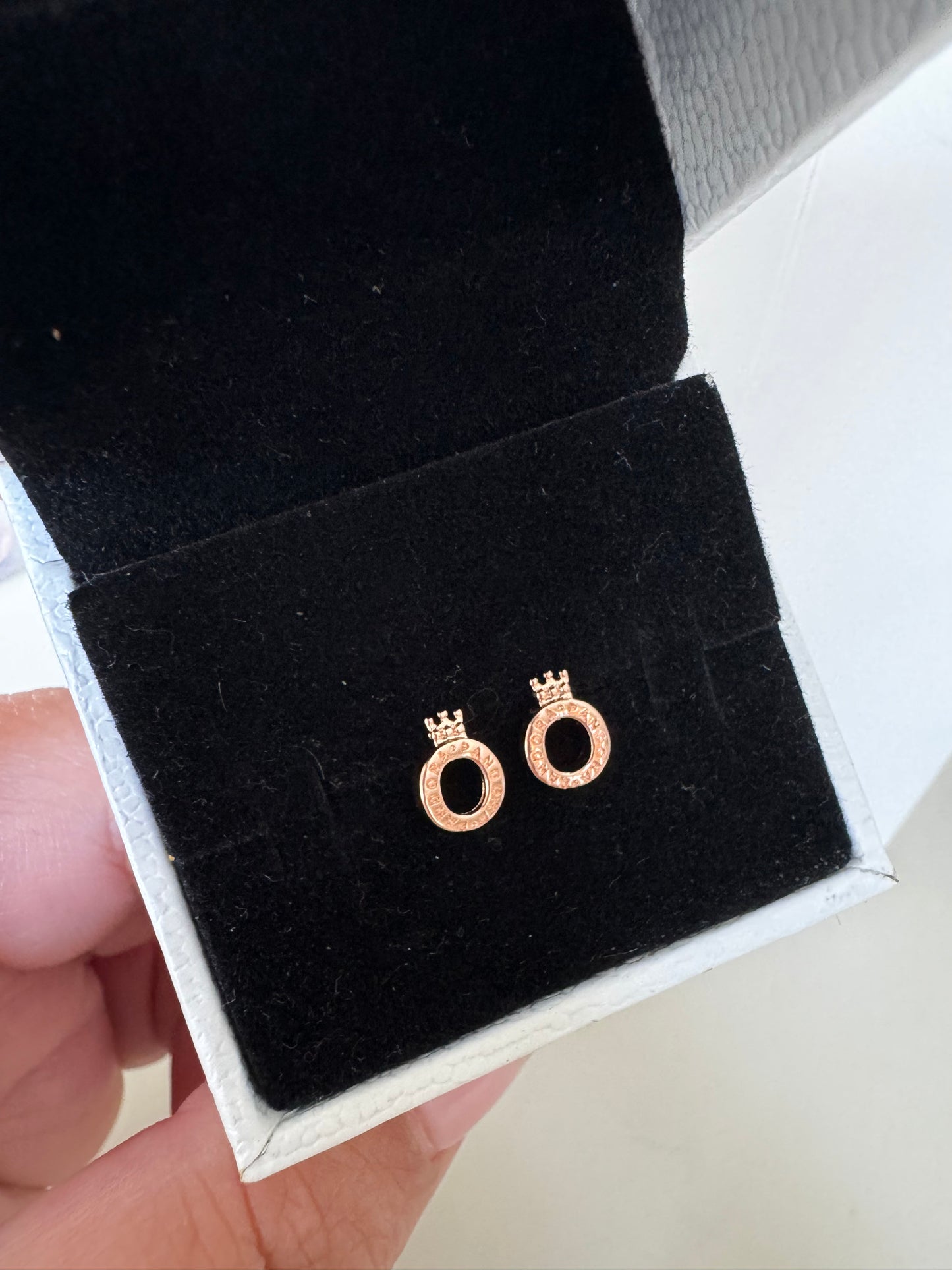 Aros Corona rose logo