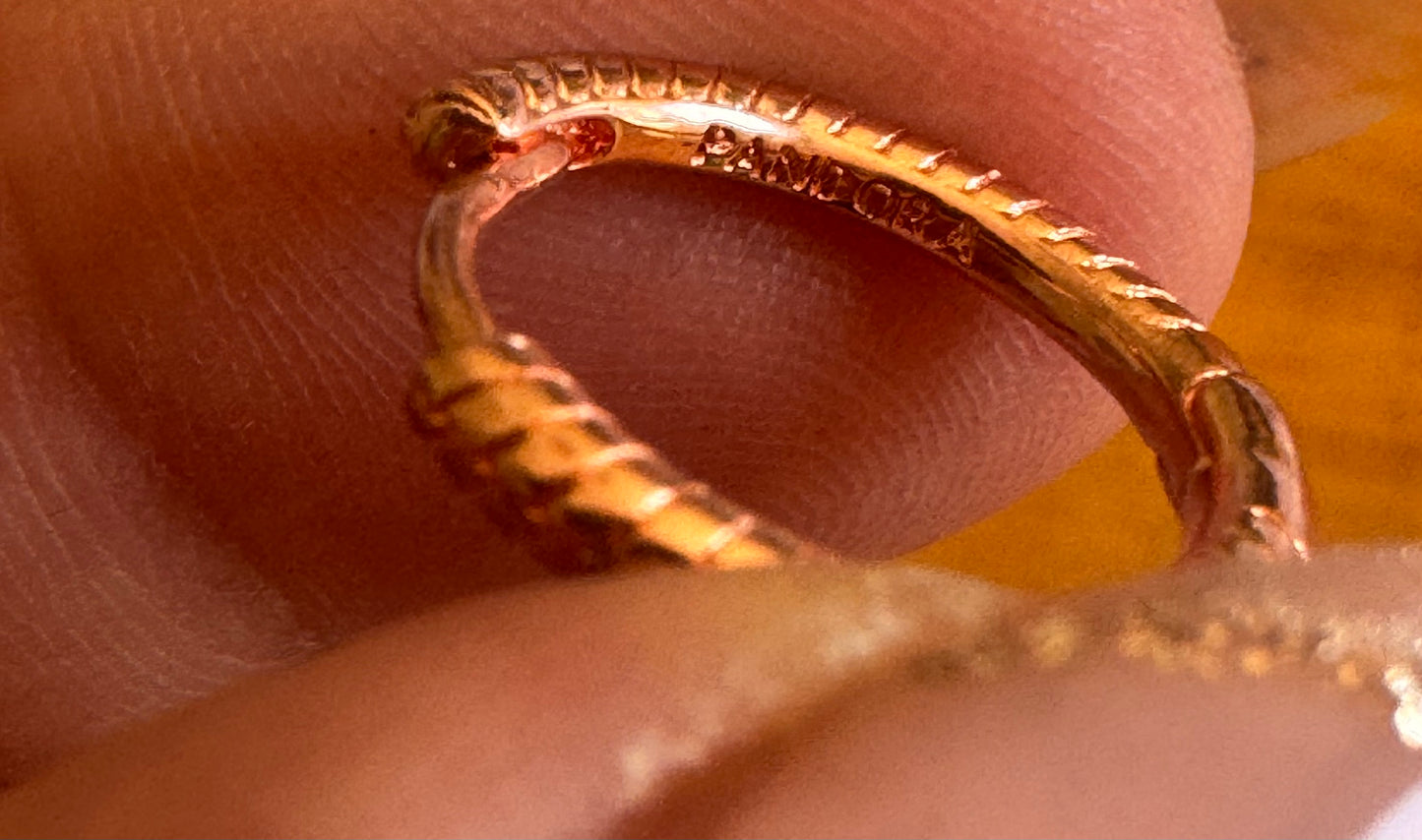 Argolla rose para charms con logo interno