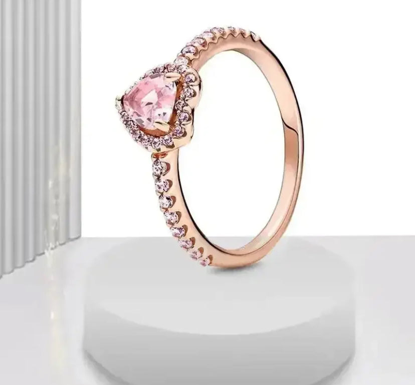 Anillo corazón brillante elevado rosa
