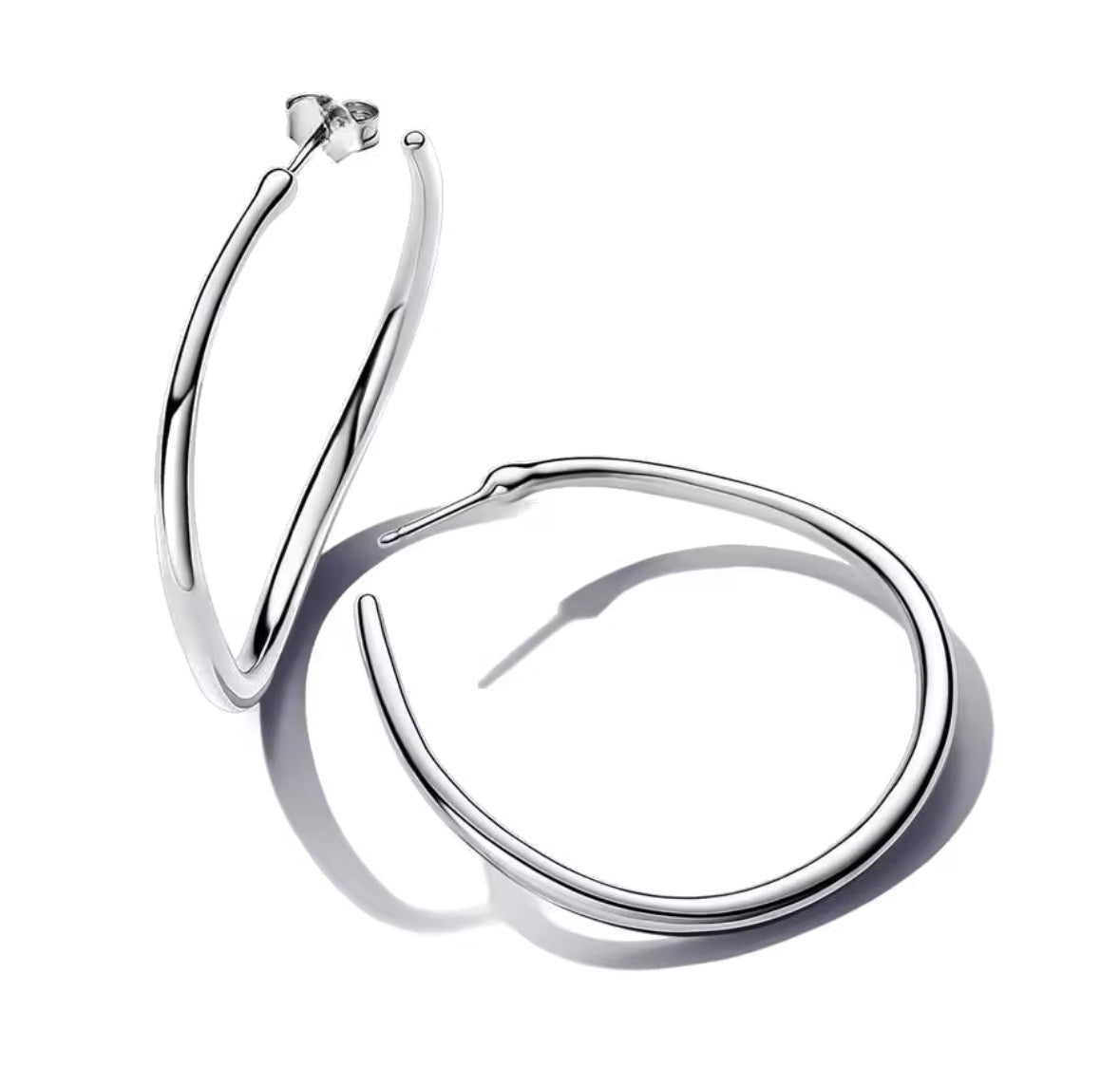 Argolla grande asimétrica plata