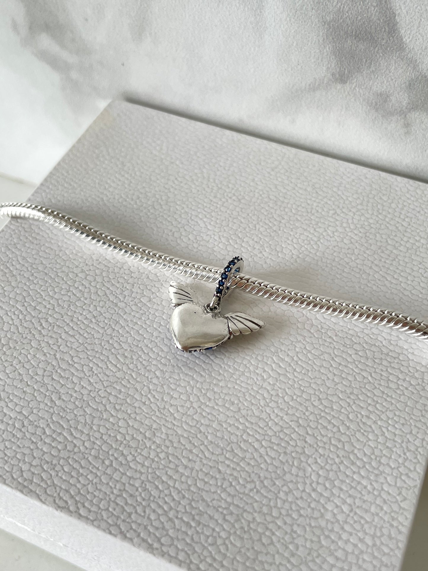 Corazón alado azul