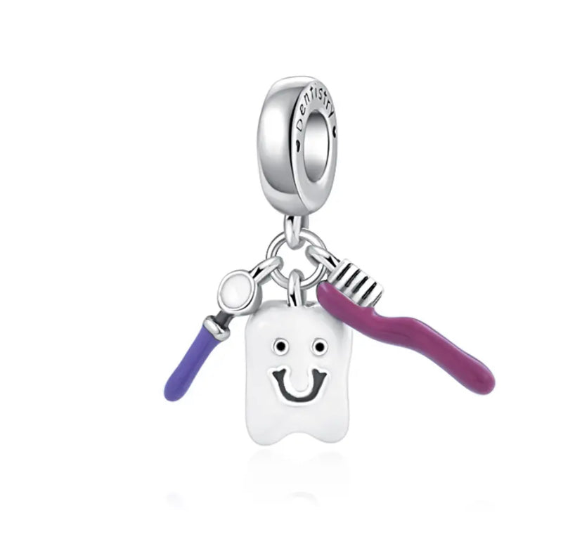 3 en 1: Cepillo, dientes y lupa