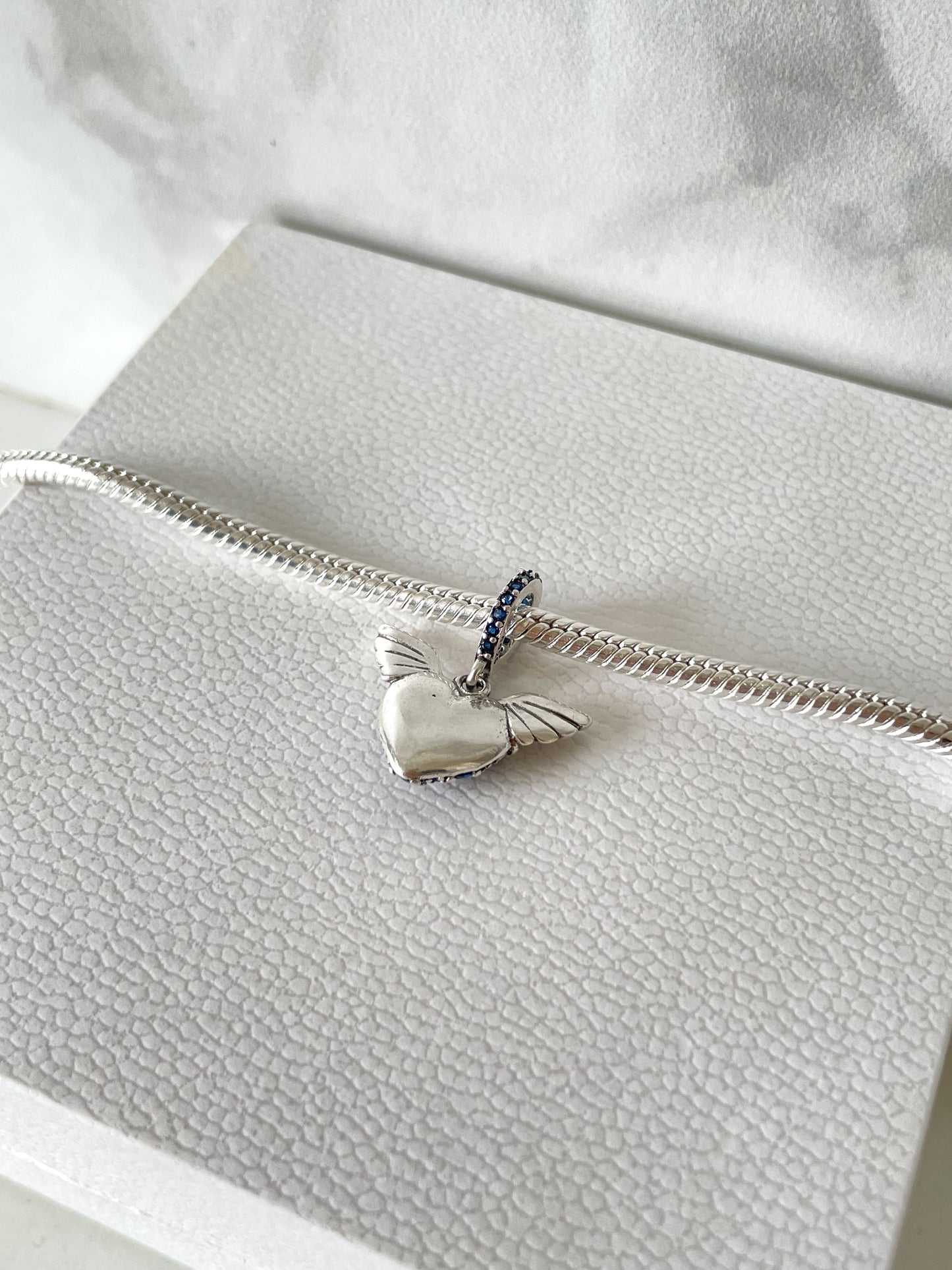 Corazón alado azul