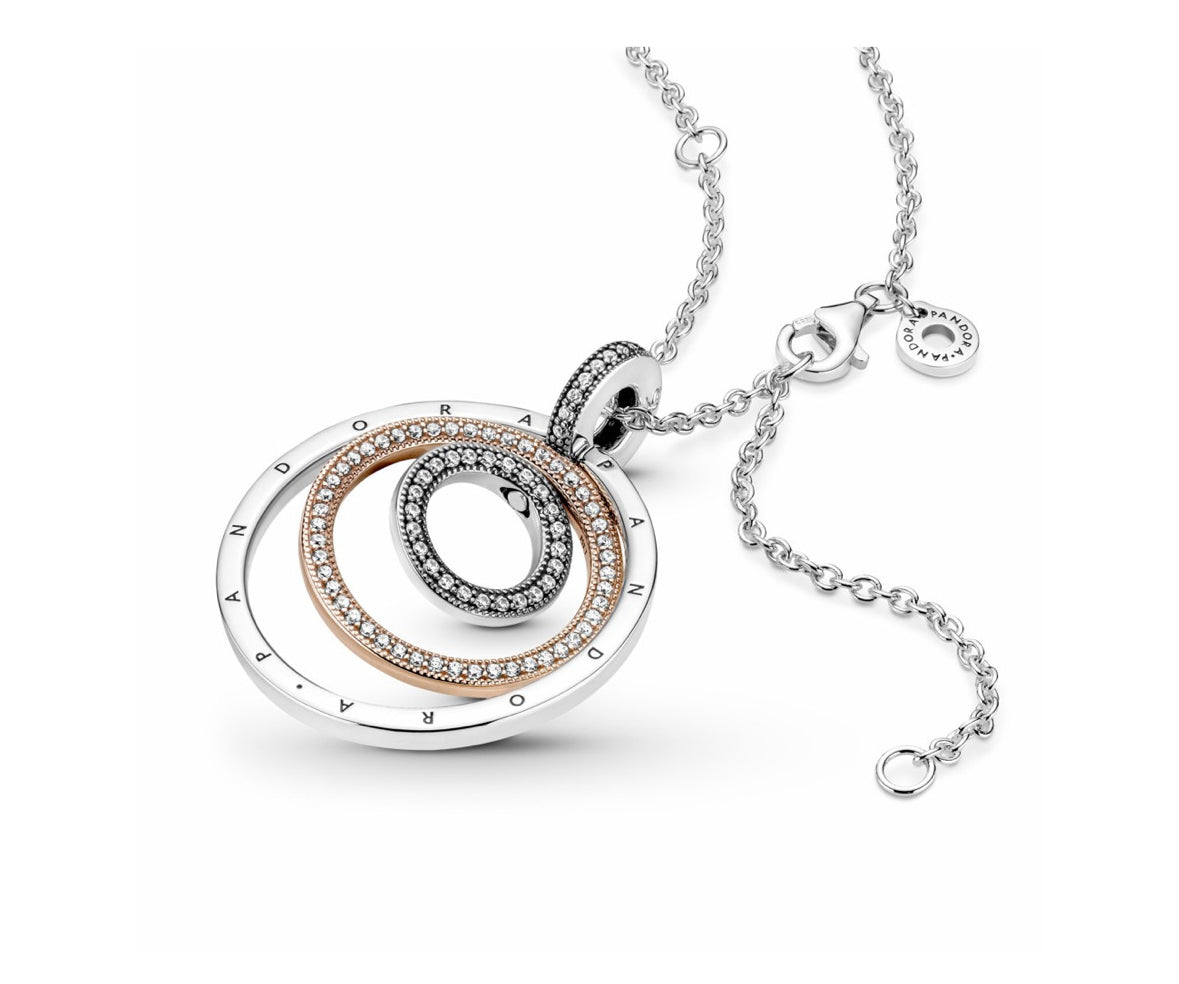 Collar triple rose y plata con logo