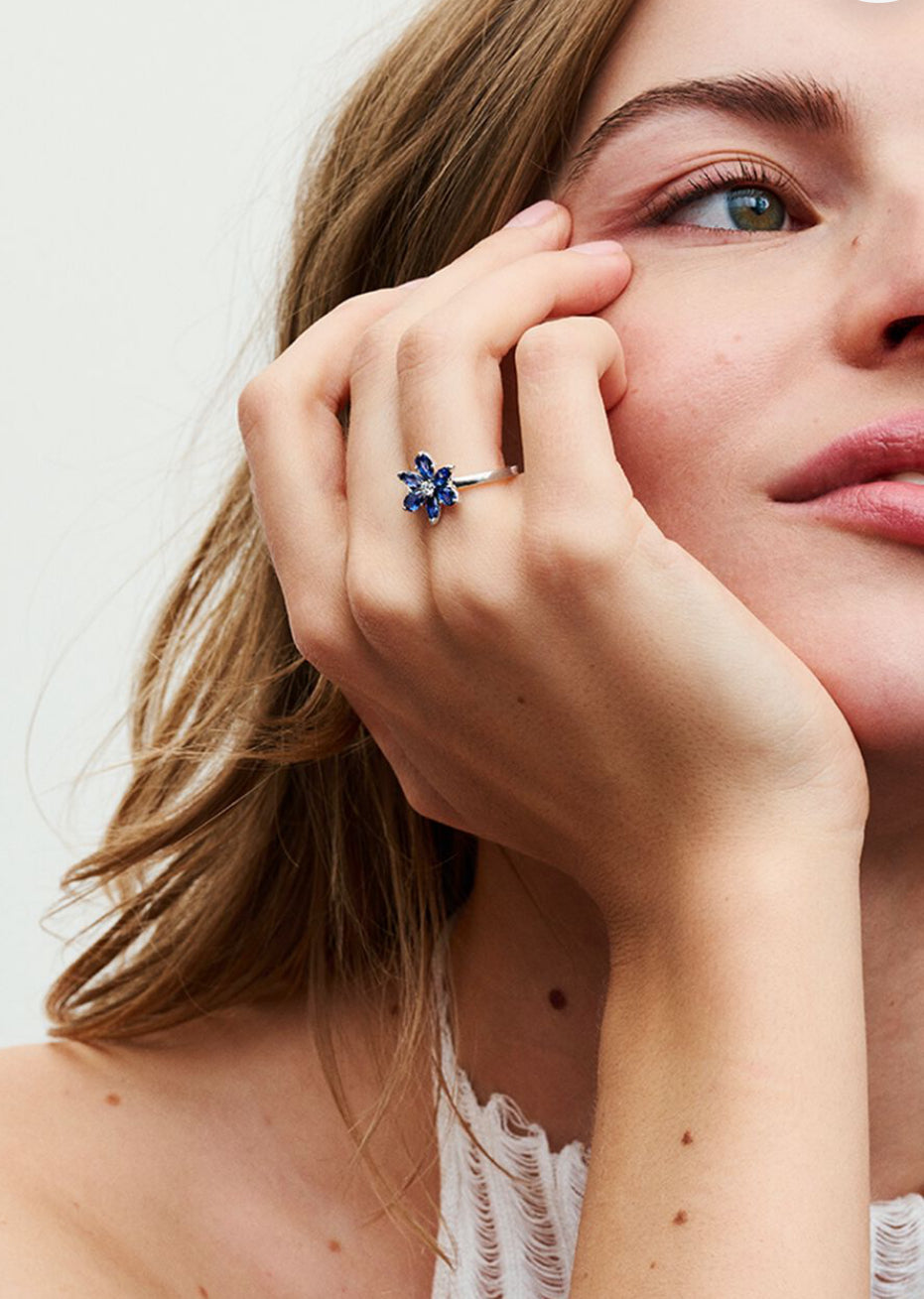 Anillo flor azul