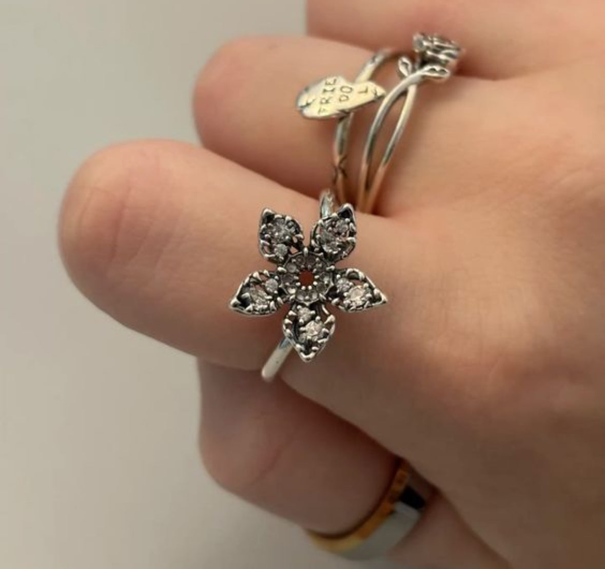 Anillos Flor Stranger Things