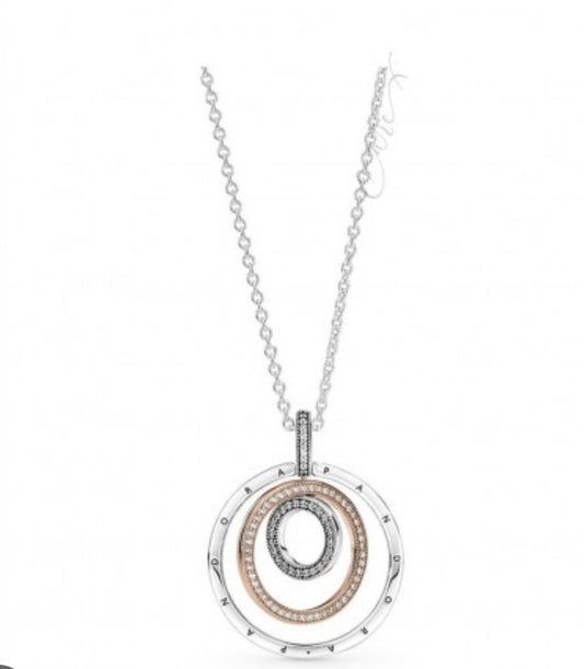 Collar triple rose y plata con logo