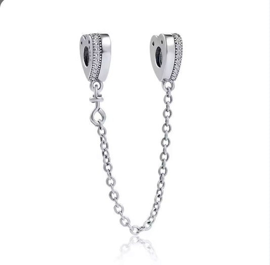 Cadena de seguridad corazón y línea de circones