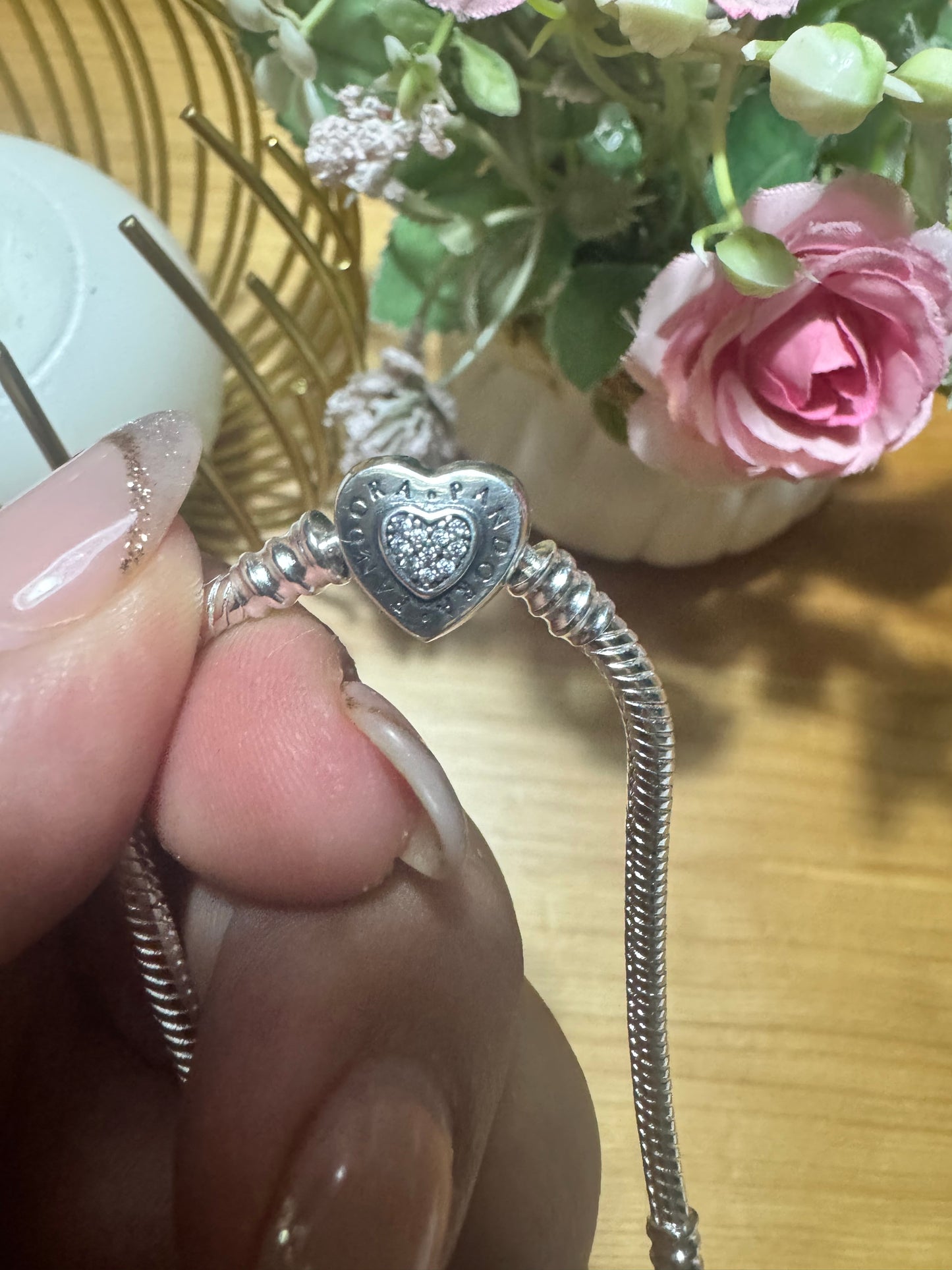 Pulsera flexible corazón logo