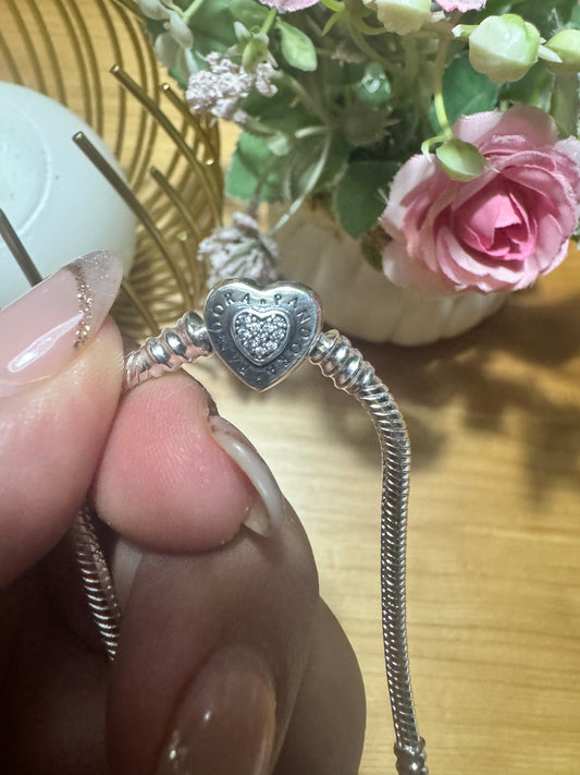 Pulsera flexible corazón logo