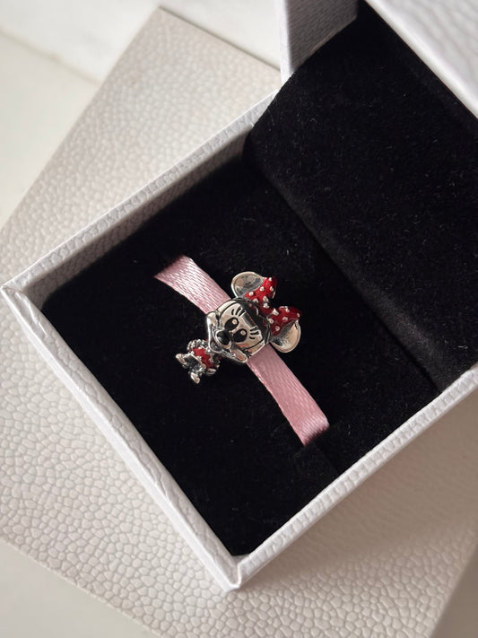 Minnie con logo