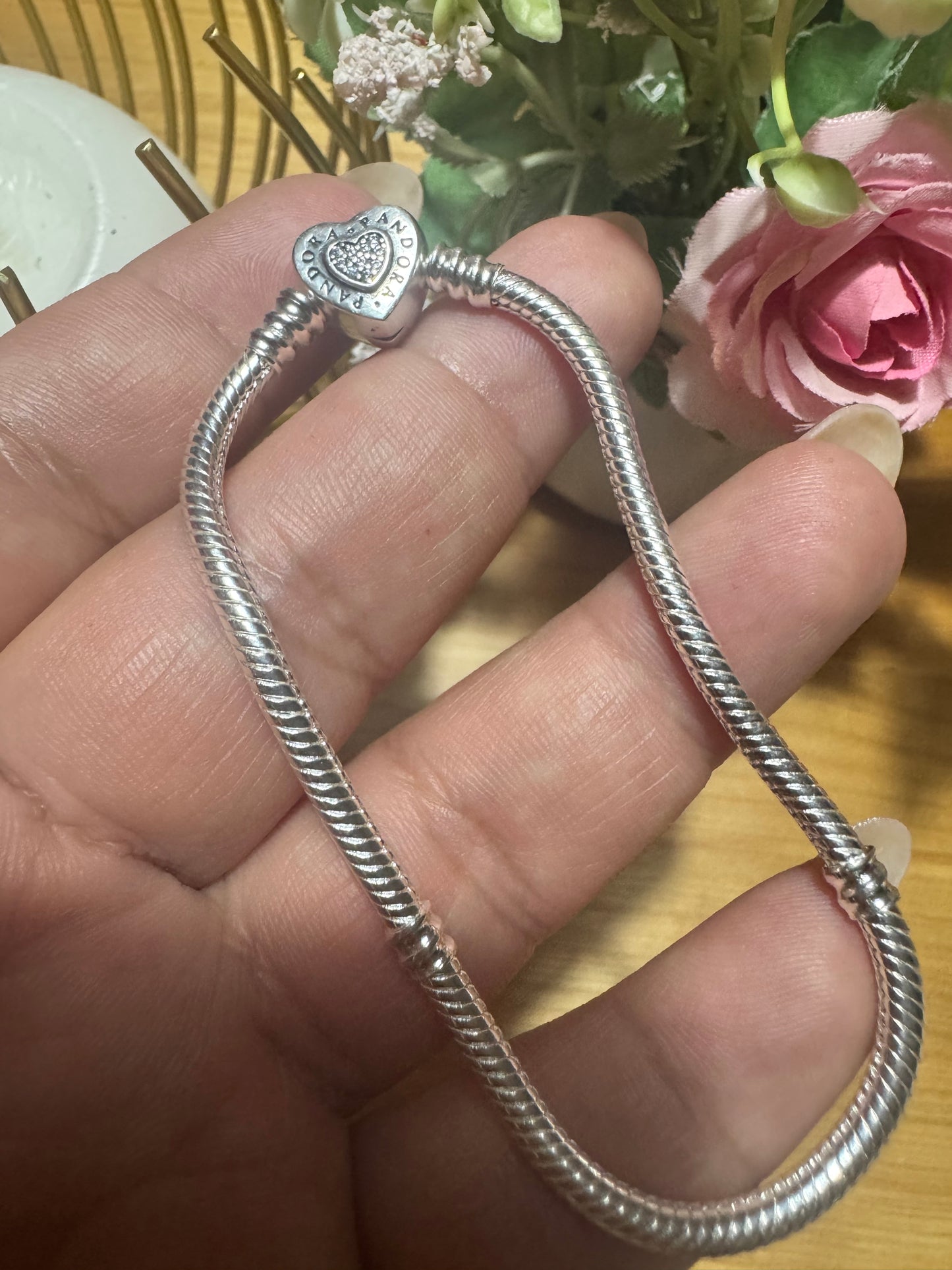 Pulsera flexible corazón logo