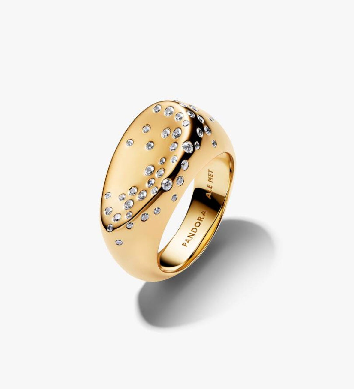 Anillo ovalado dorado piedras
