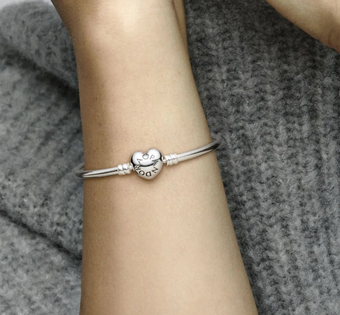 Pulsera rígida clásica