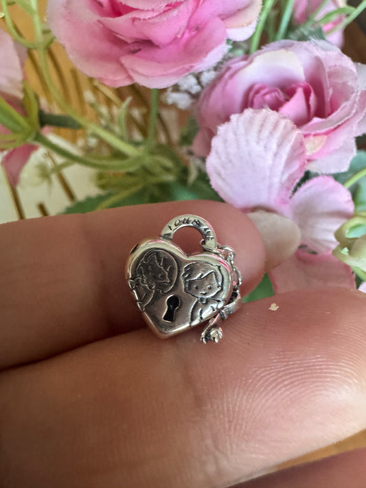 Corazón pareja candado