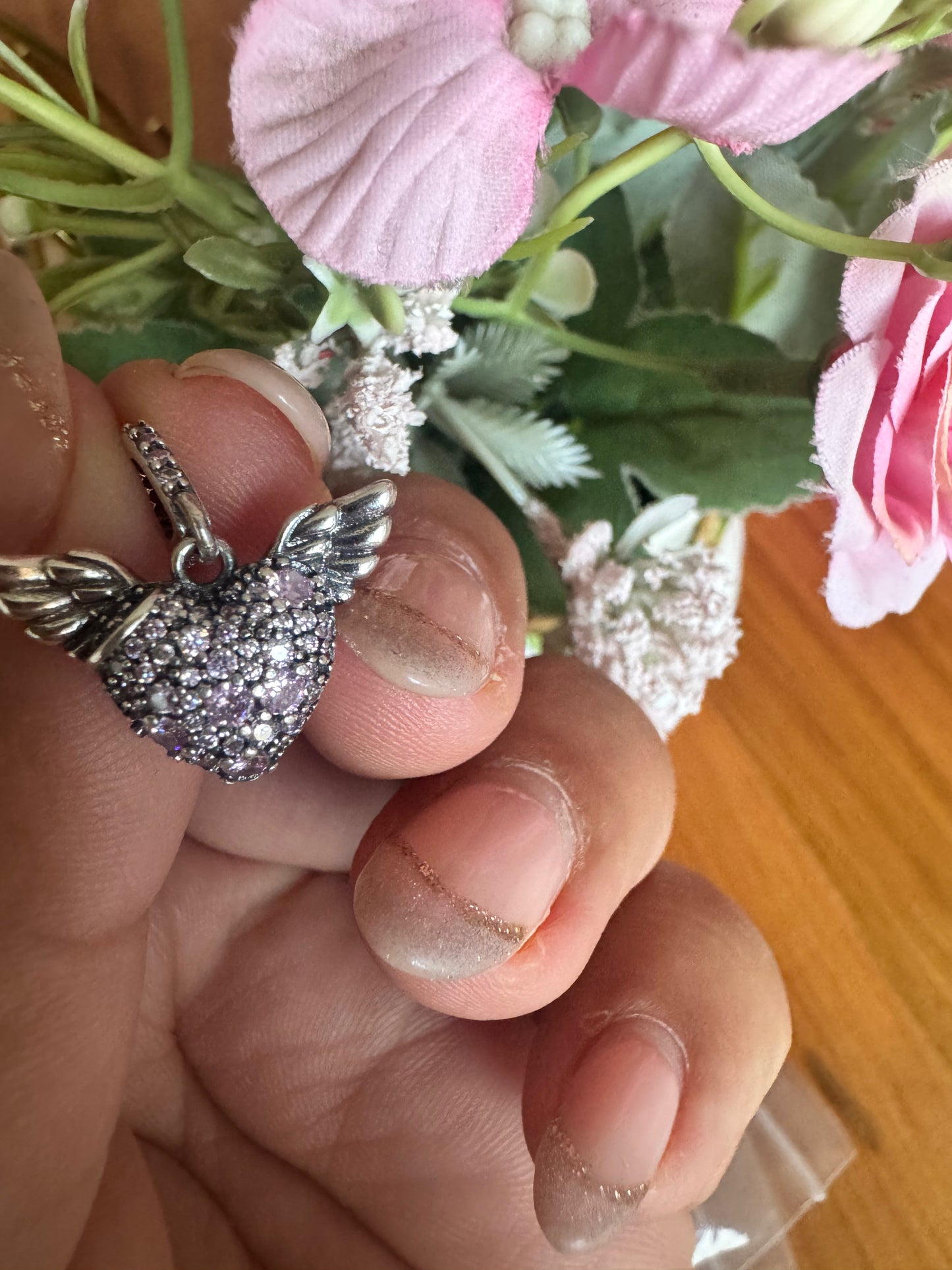 Corazón alado rosado