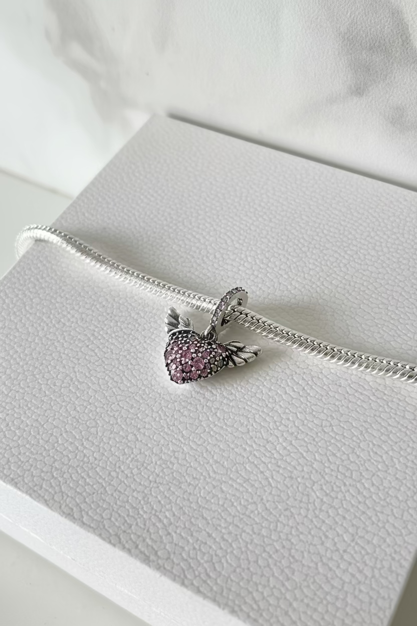 Corazón alado rosado