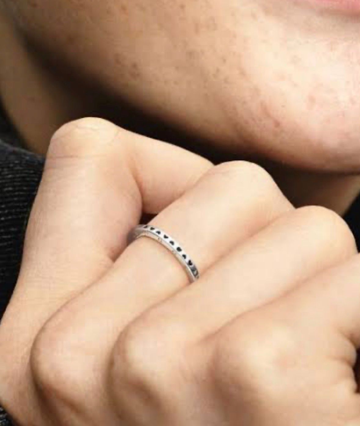 Anillo corazones logo